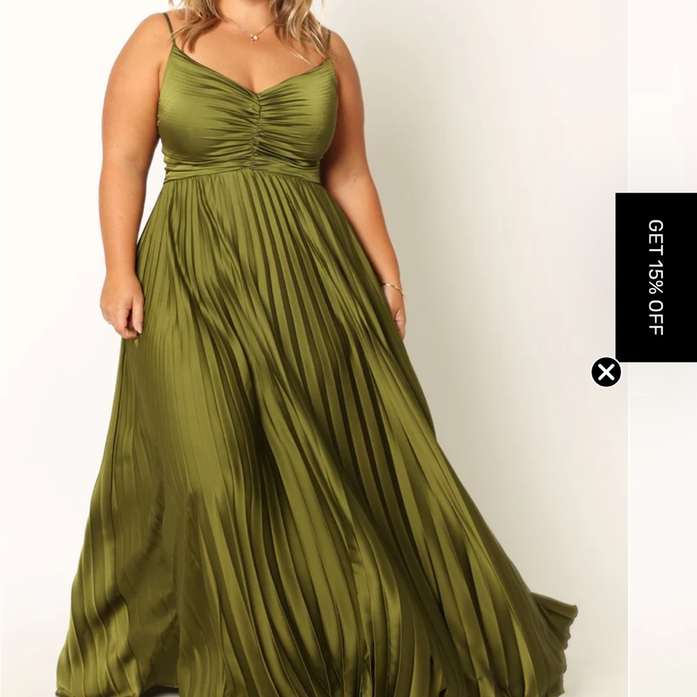 Elegant Olive Green Pleated Maxi Dress